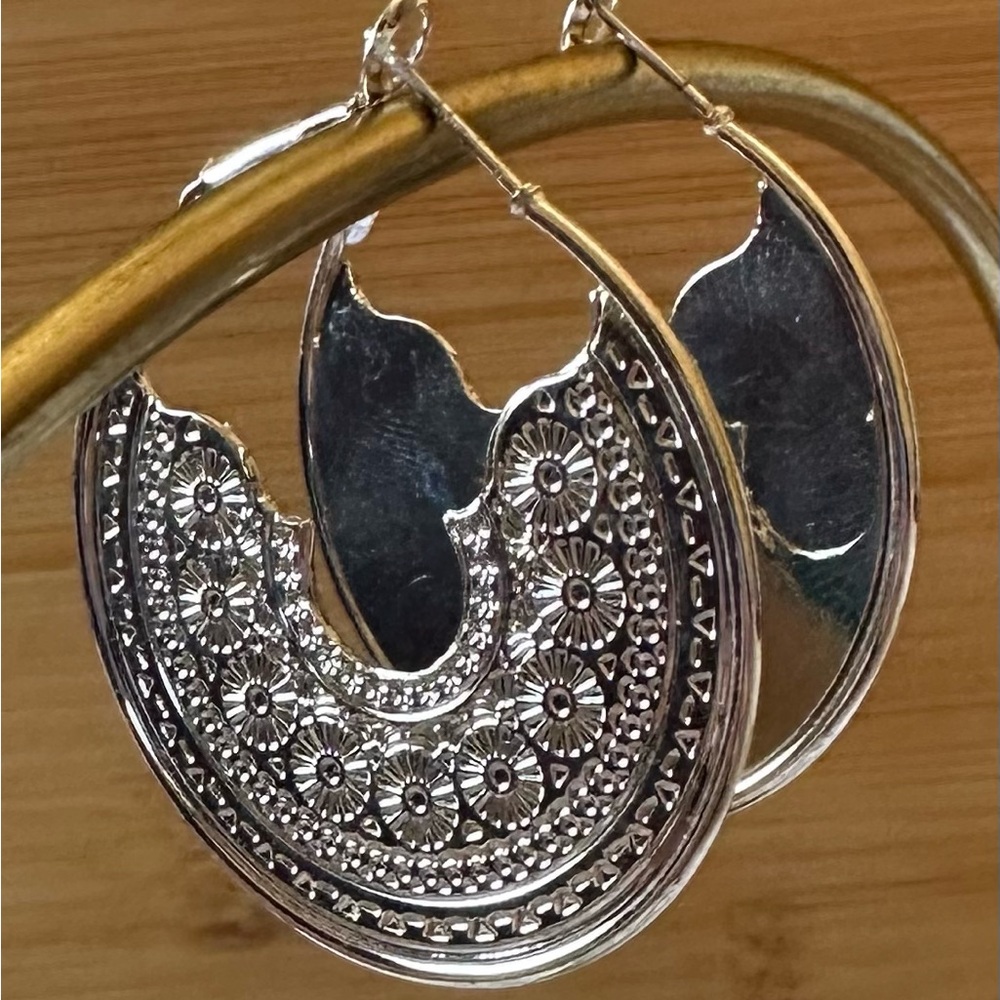 🆕 Silver filigree hoop Earrings NWT
